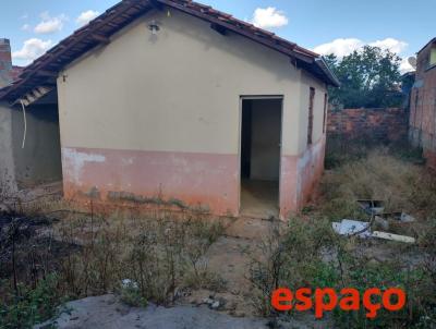Casa para Venda, em Pará de Minas, bairro Santa Edwirges, 2 dormitórios, 1 banheiro